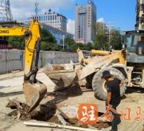 老女人操霸高温下的坚守｜道路建设者用汗水铺就畅通路